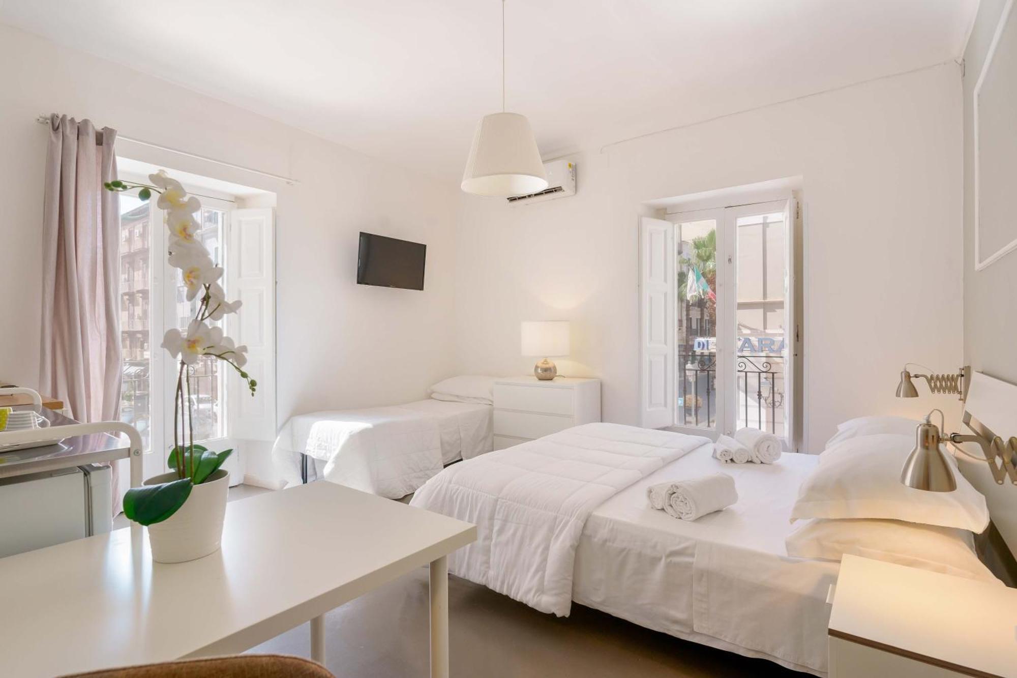 Palazzo Berardi Bed & Breakfast Taranto Exterior foto