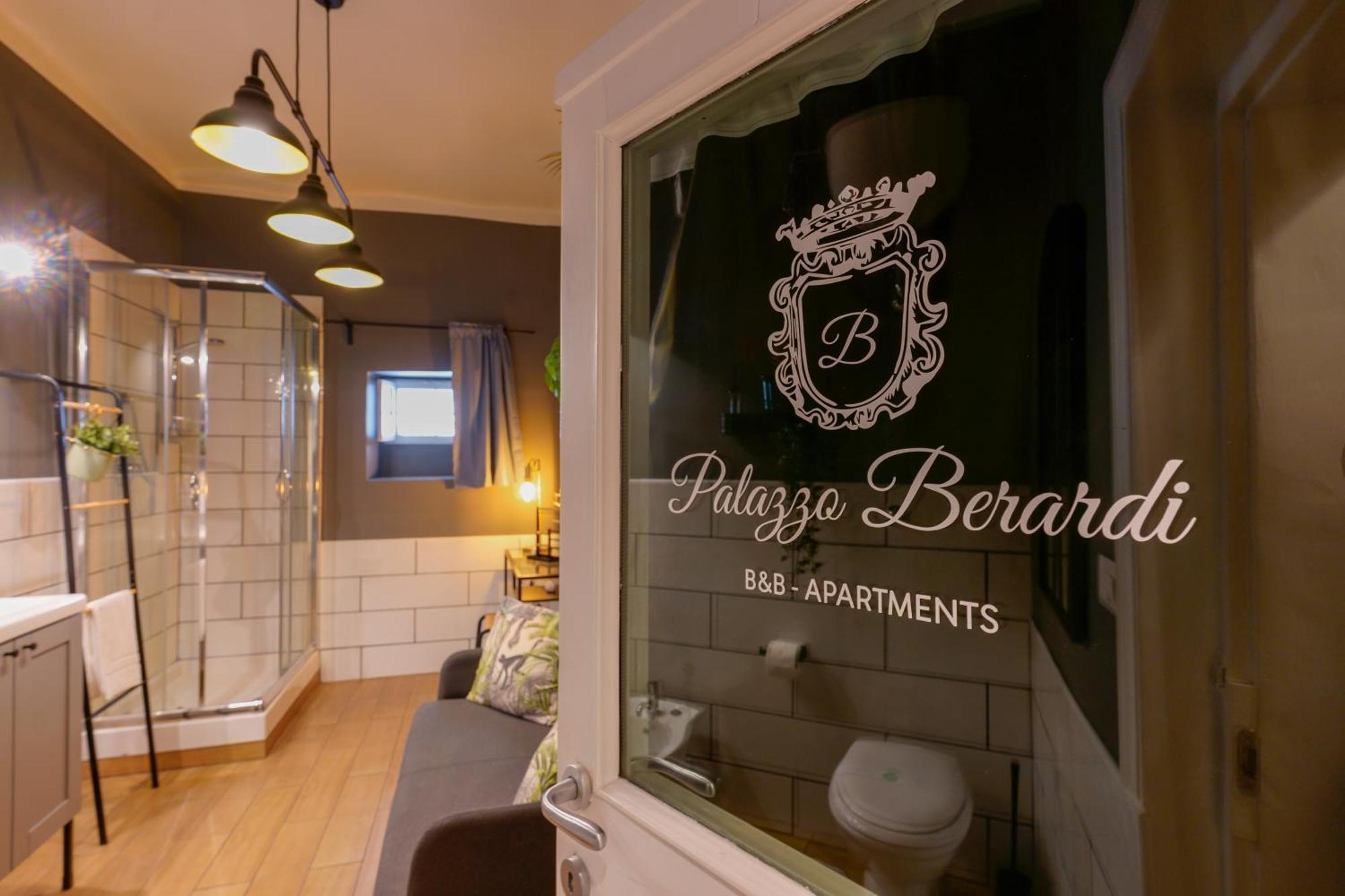 Palazzo Berardi Bed & Breakfast Taranto Exterior foto